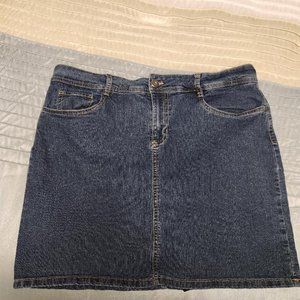 St. John's Bay Women's Mid Rise Denim Skort - Size 14 Regular